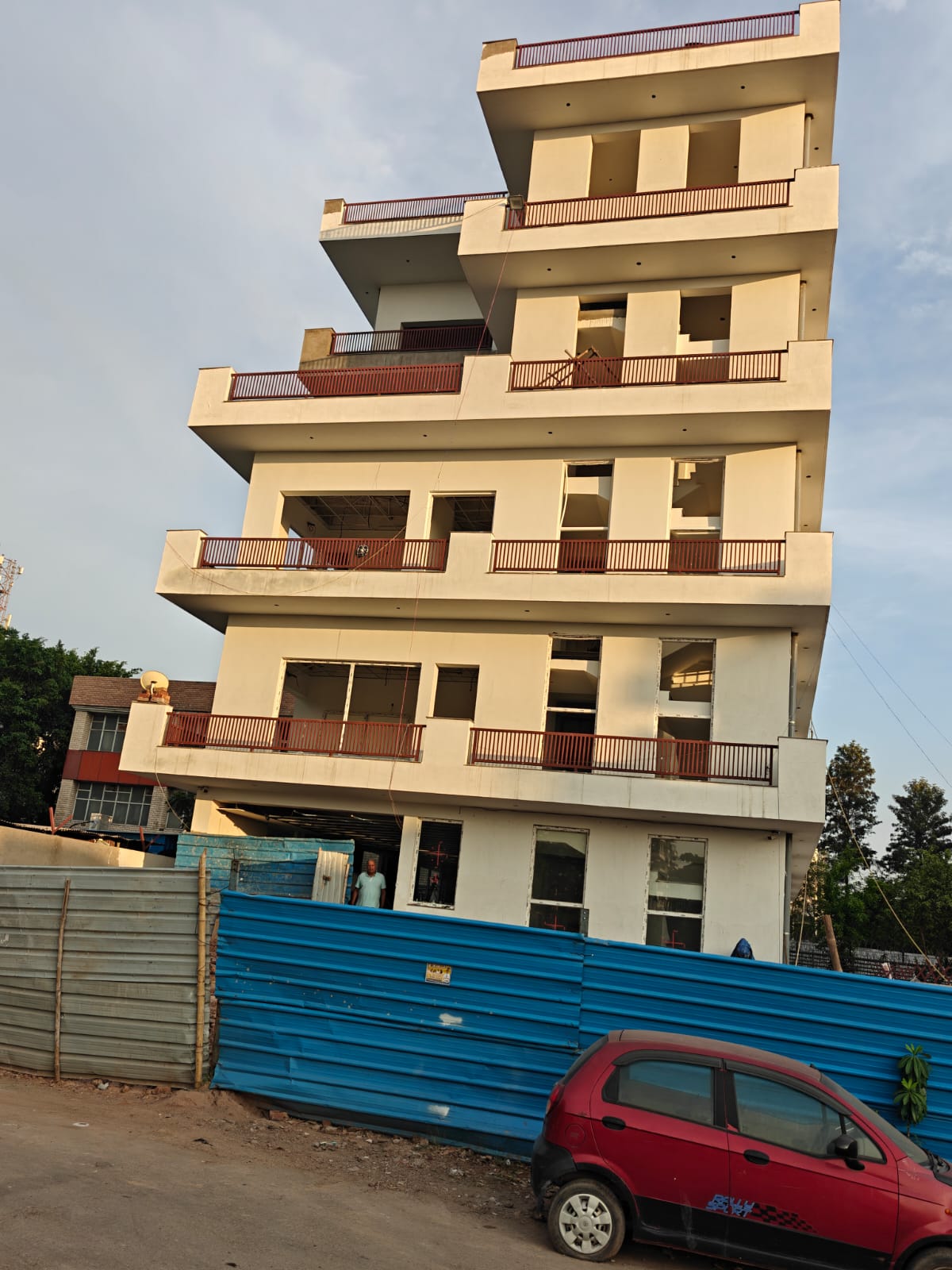 Exterior of Bhadoo Surgical & Wellness Centre, NH-4 Sector 17, Panchkula